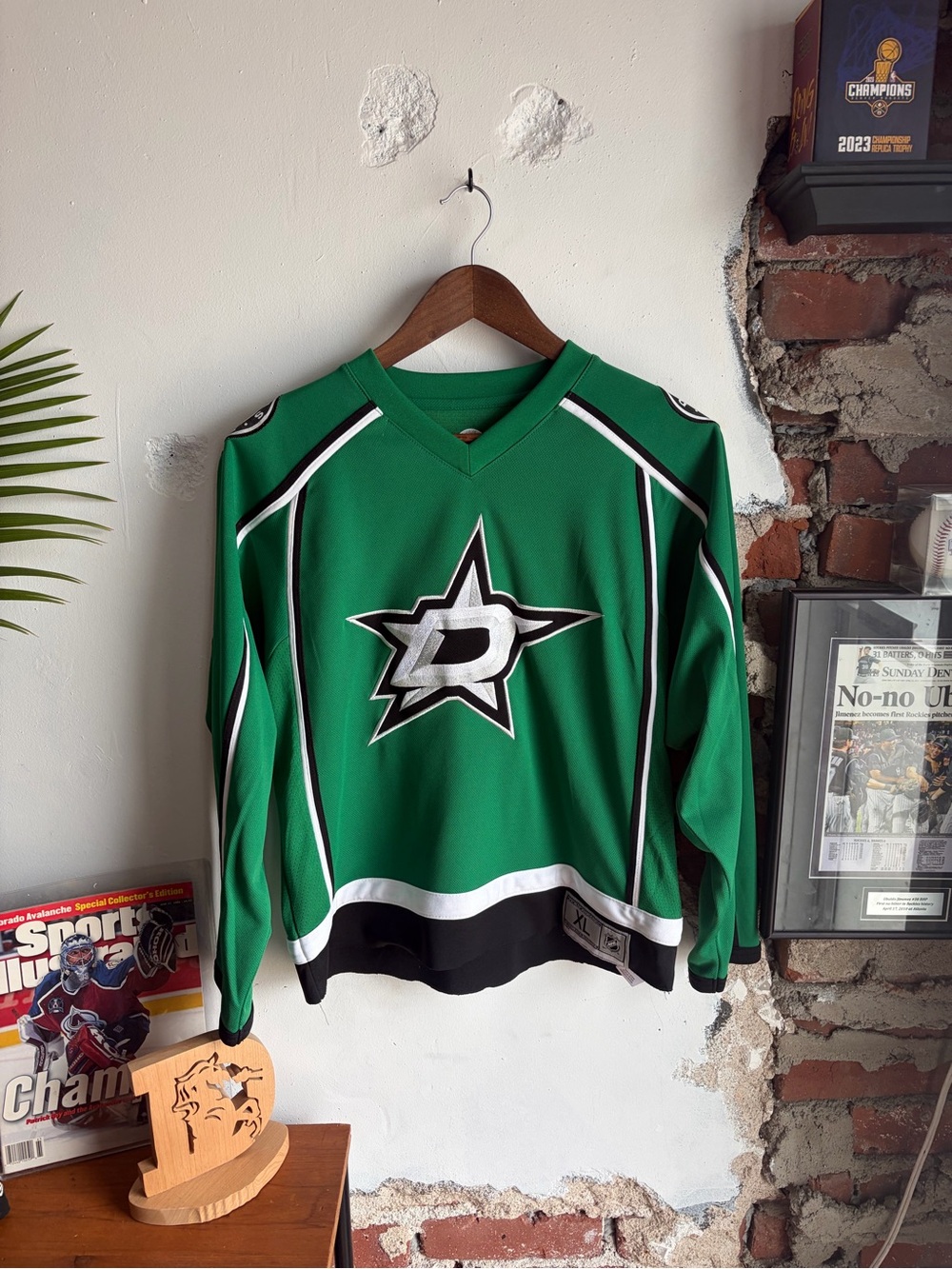 Dallas Stars Sweater Size Youth XL 18-20